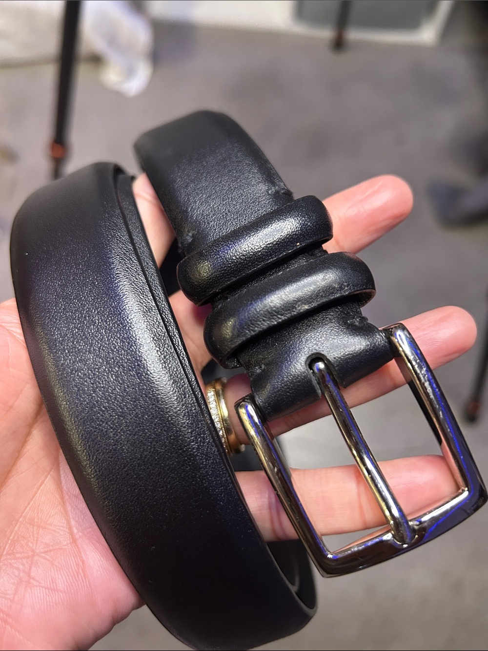 Classic Black Leather Men's Belt - Picture 5 of 9